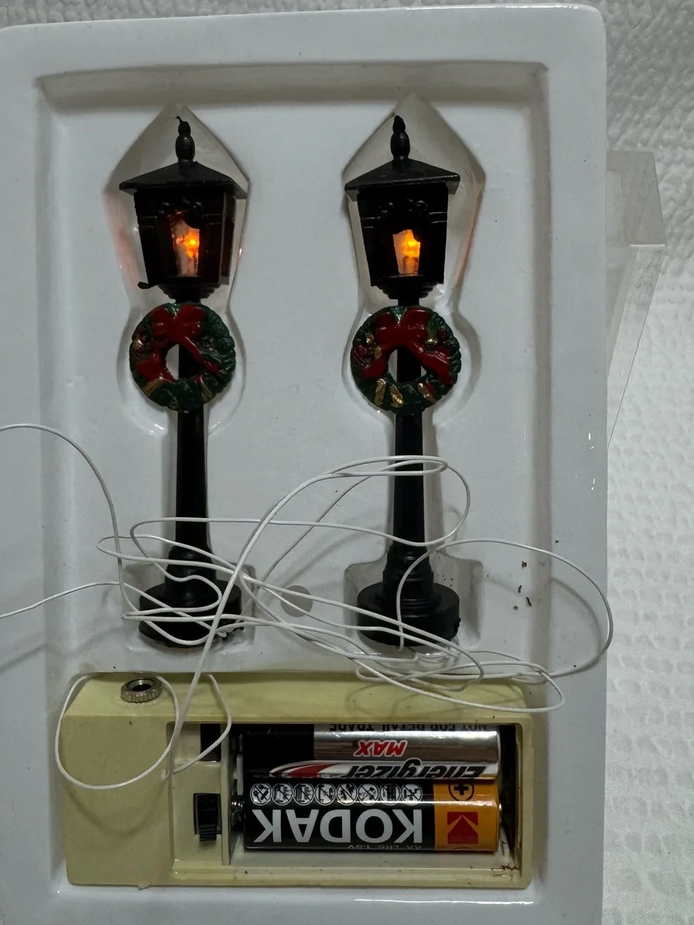 Vintage Mini Holiday Street Lamp Pair with Wreaths - Black